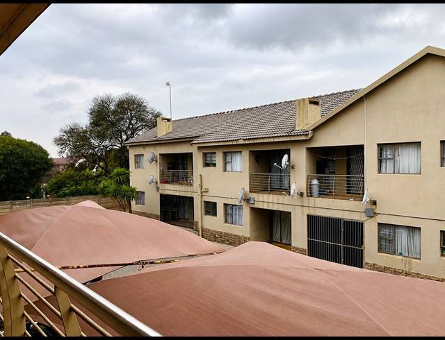 2 BEDROOM APARTMENT FOR SALE IN VANDERBIJLPARK SE 6
